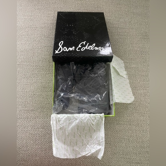 Sam Edelman Like New Petty, Inky Navy Suede Ankle Boot. Size 7M. - Picture 4 of 5